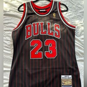 1996-1997 Chicago Bulls Jersey (Authentic) - Michael Jordan